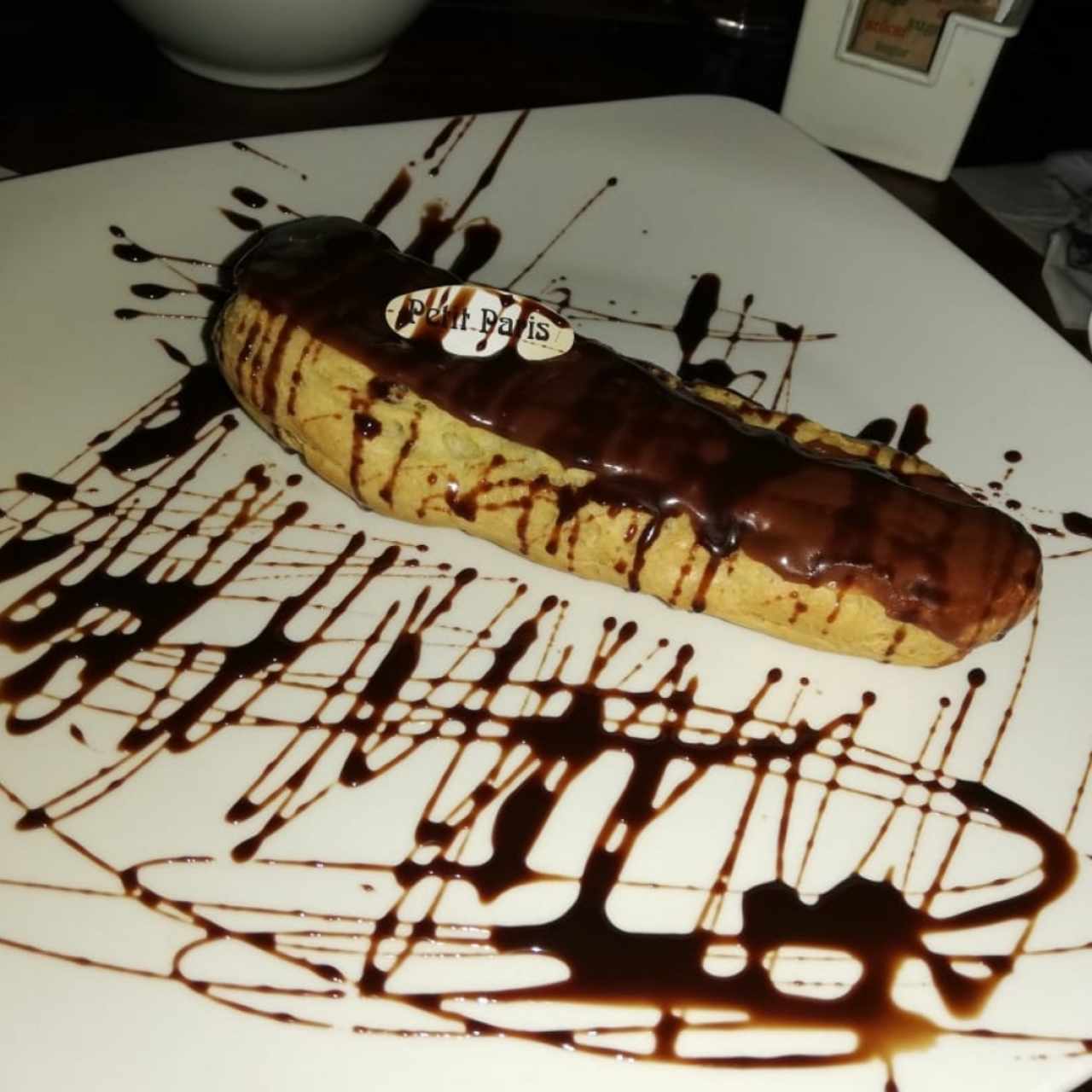 Eclair de chocolate