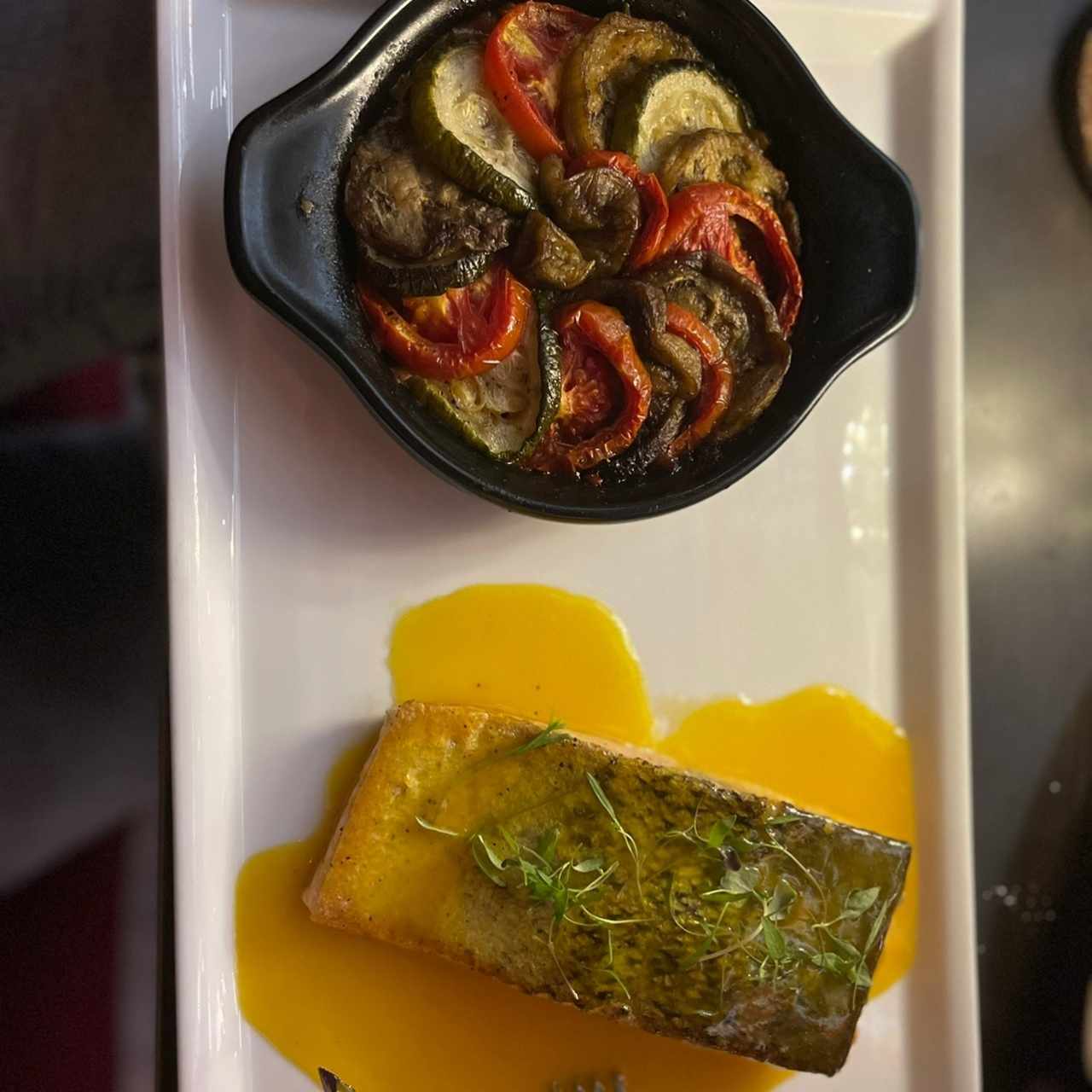 Salmon En Salsa de Maracuya 