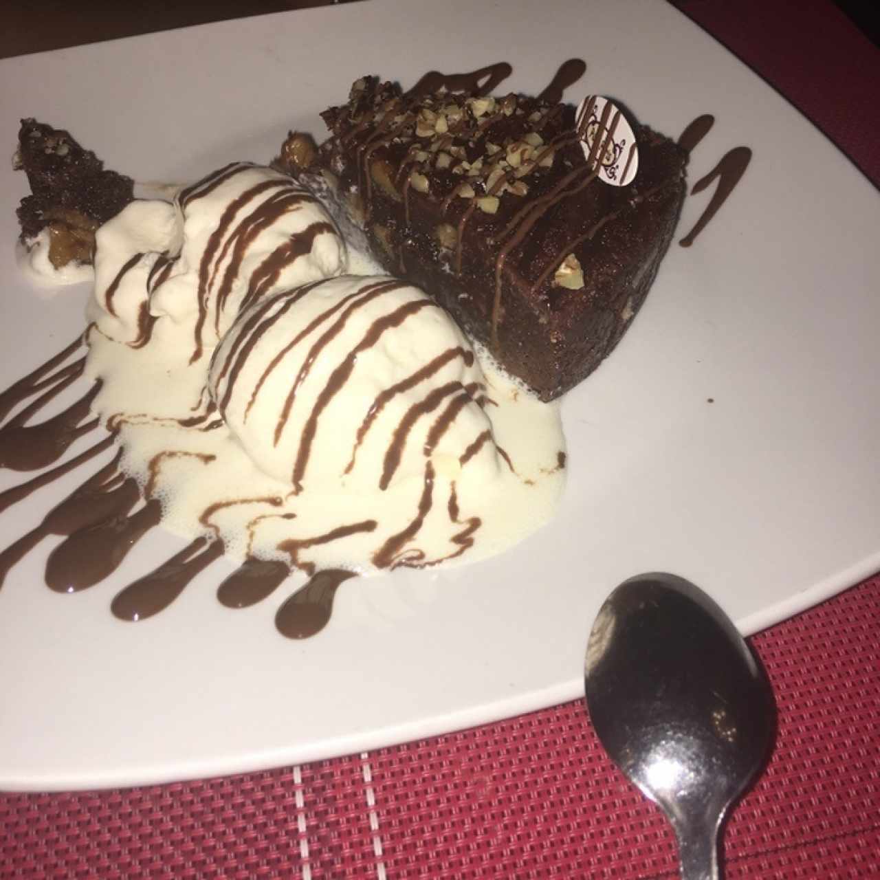 brownie con helado