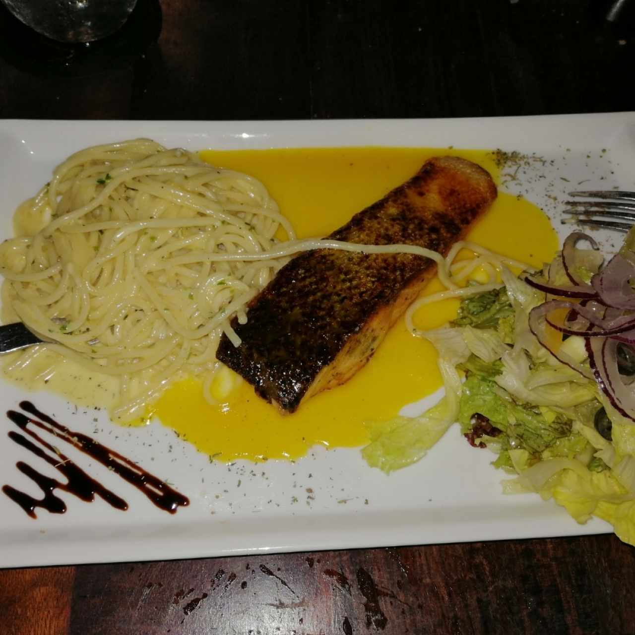 salmón en salsa de maracuya