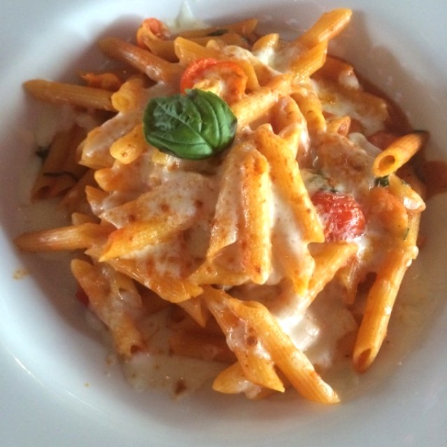 Pasta De Berenjenas, Tomate Y Albajaca