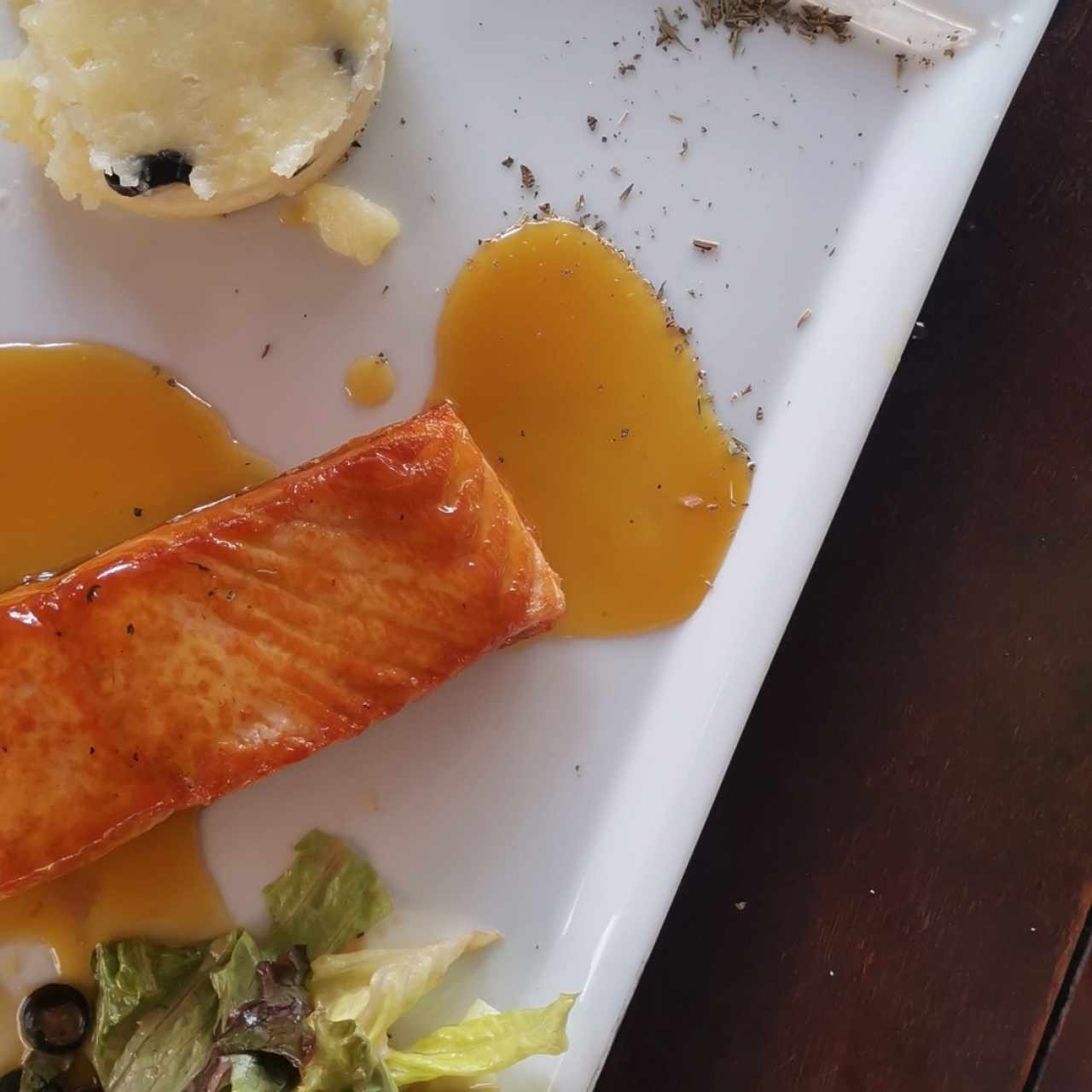 Salmon en salsa de maracuya 