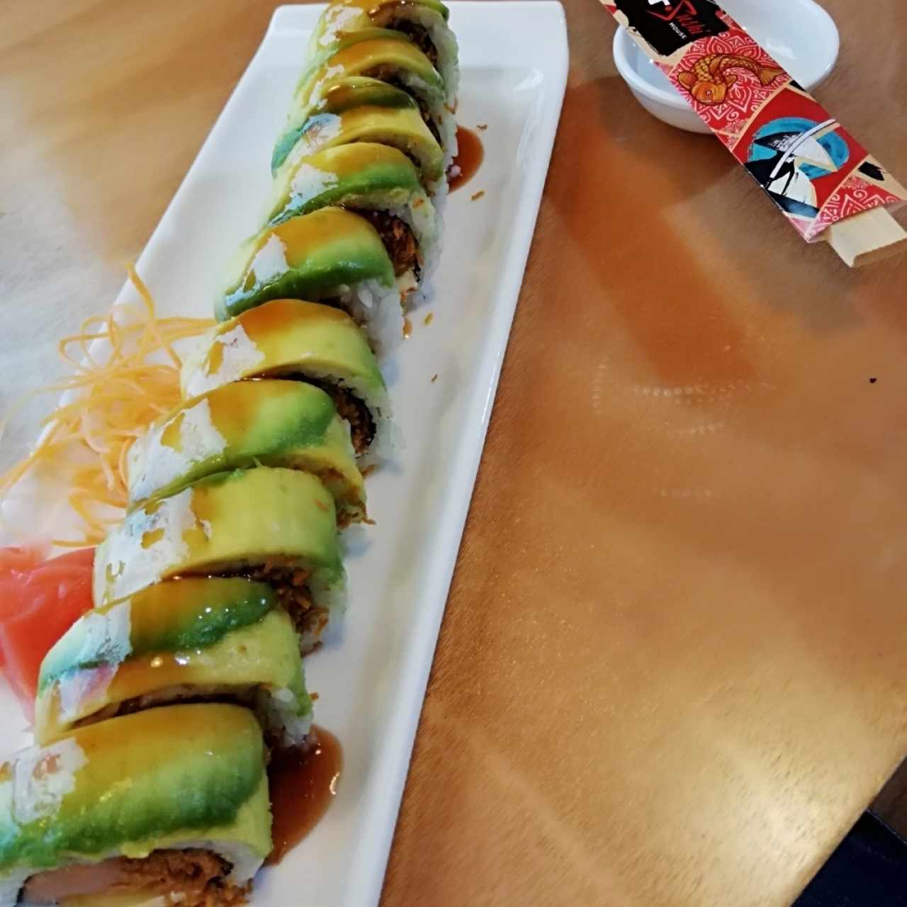 Rollo de Salmón con Aguacate 