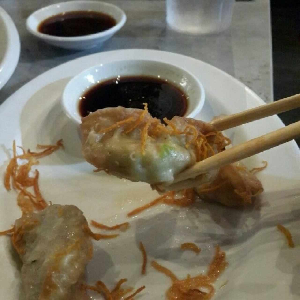 Gyozas de camarón al vapor 