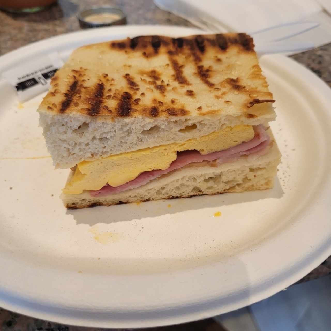 panini huevo y jamón 