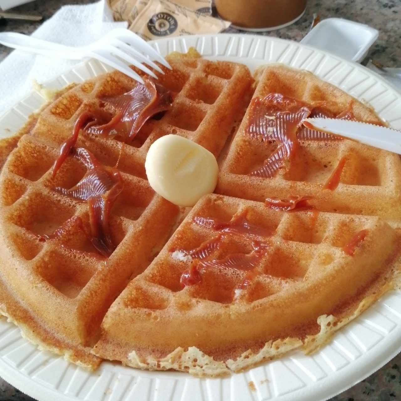 waffles con dulce de leche