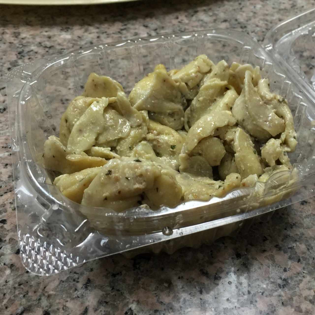 Ensalada de tortellini al pesto