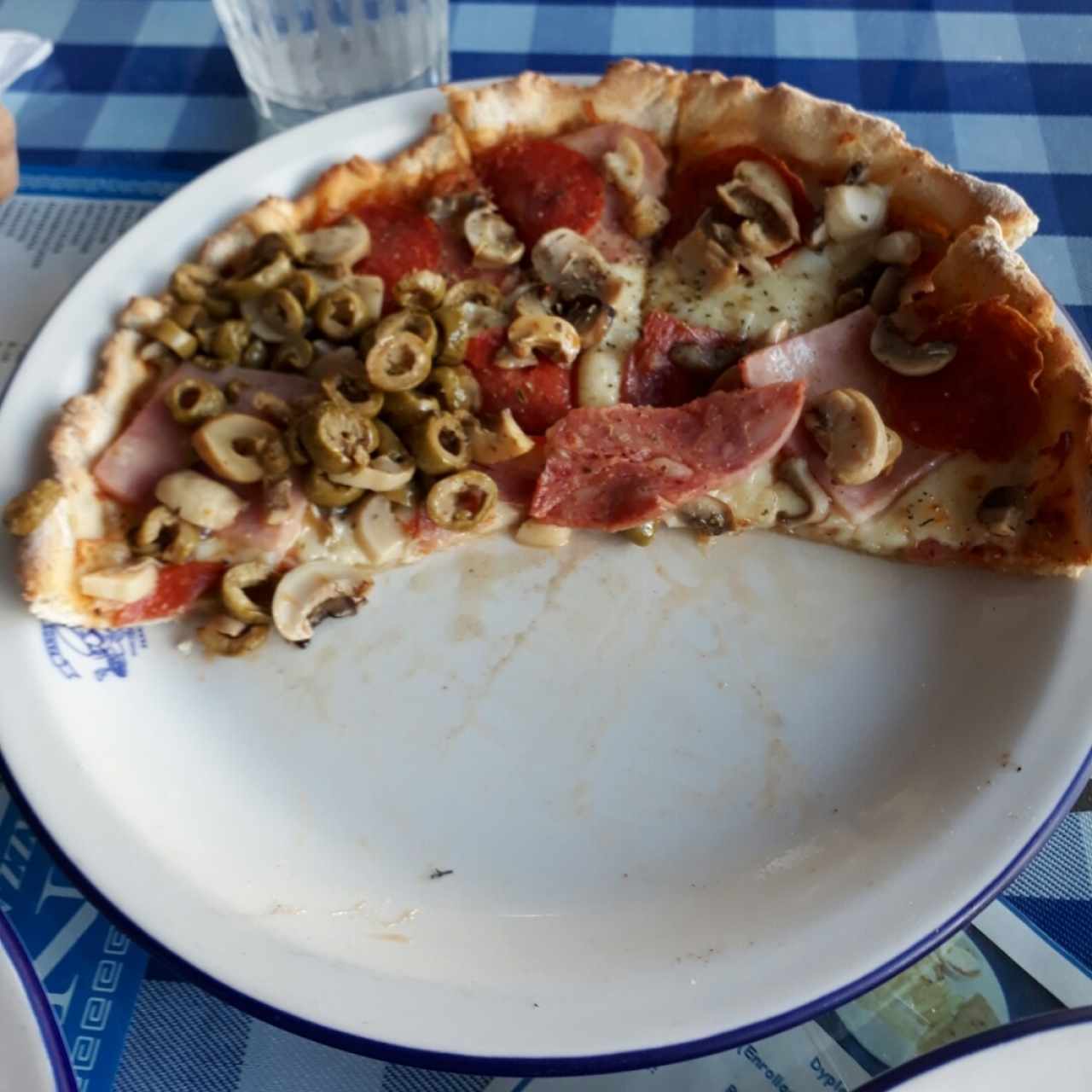 Pizza de combinación, casi no le tomo la foto riquisima