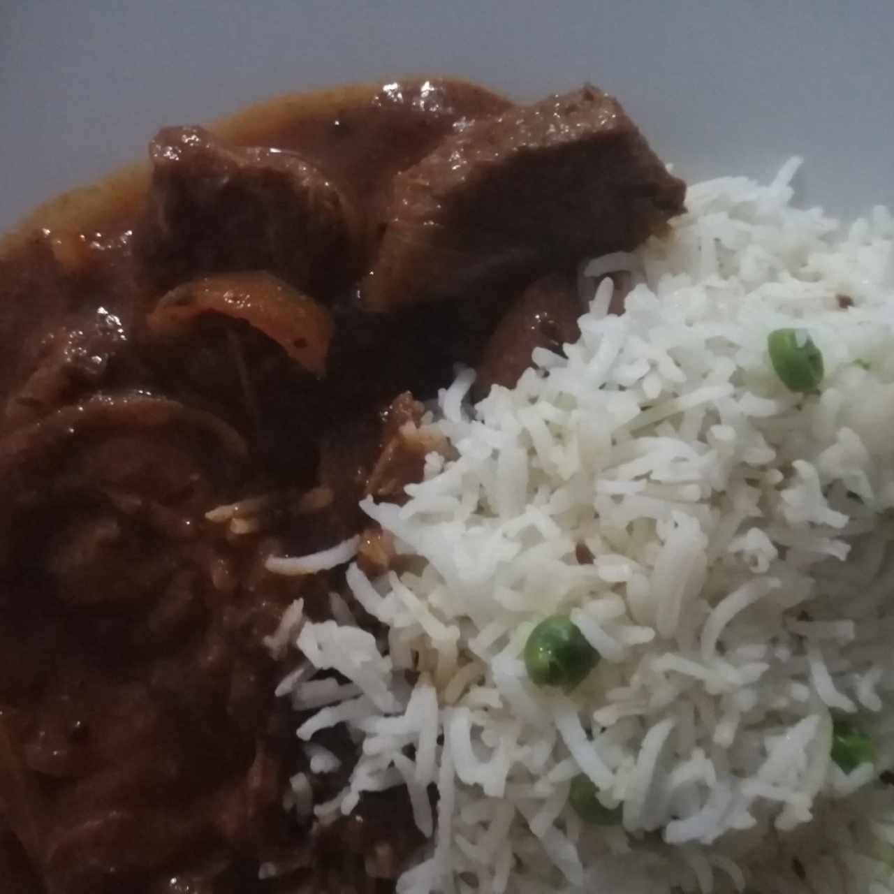 Gosht Tikka Masala con Peas Pulao