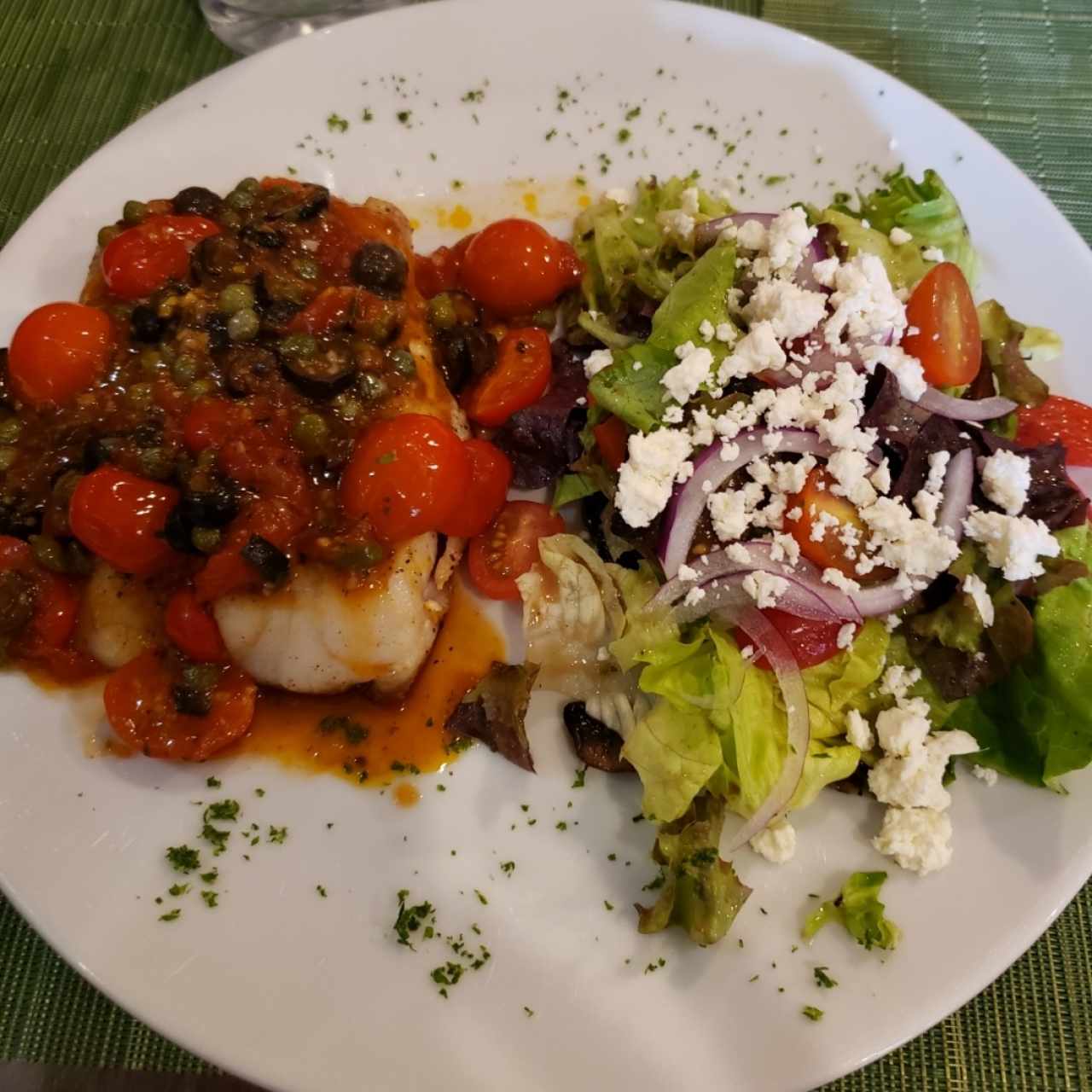 corvina mediterránea con ensalada tre scalini 