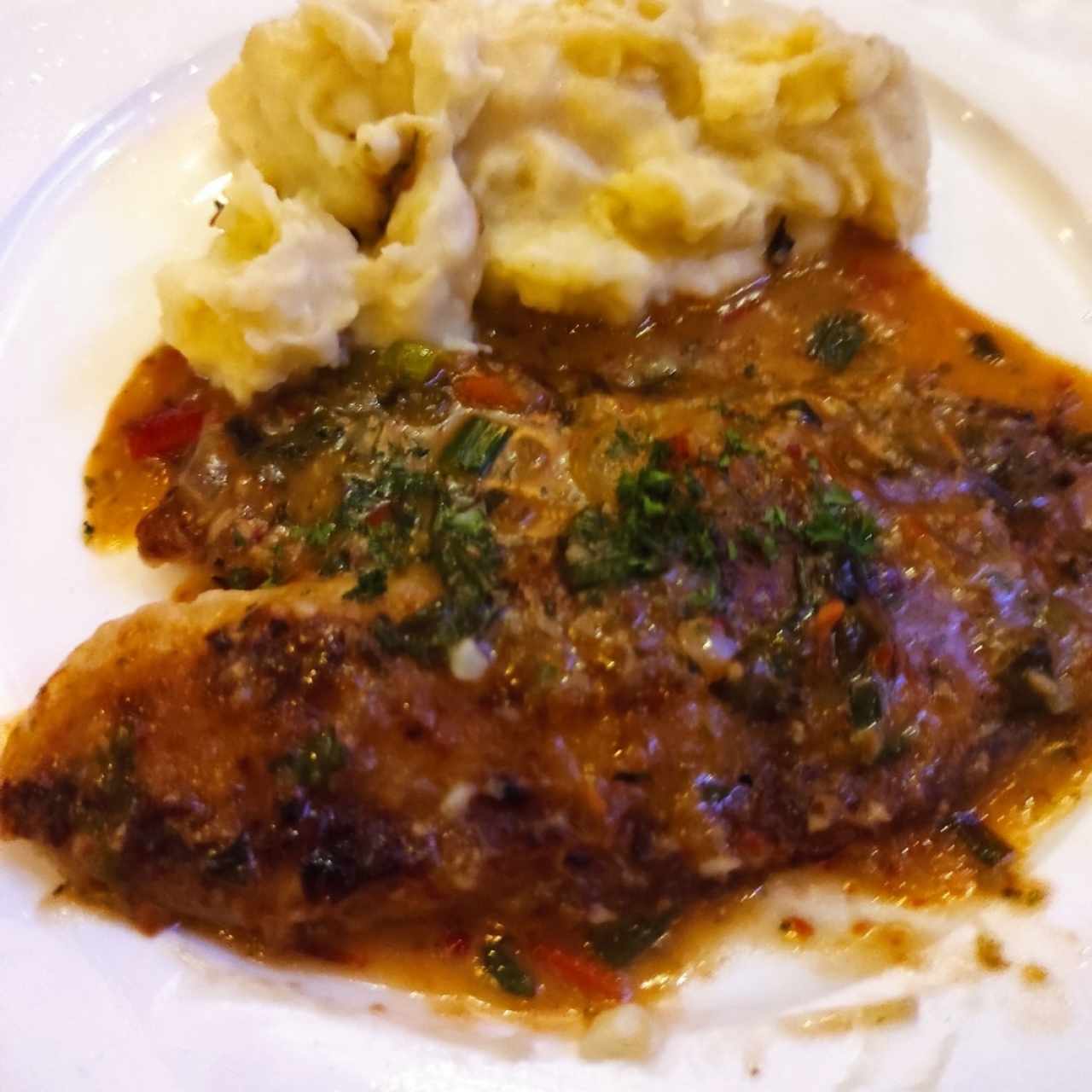 Tilapia al Ajillo y Puré 