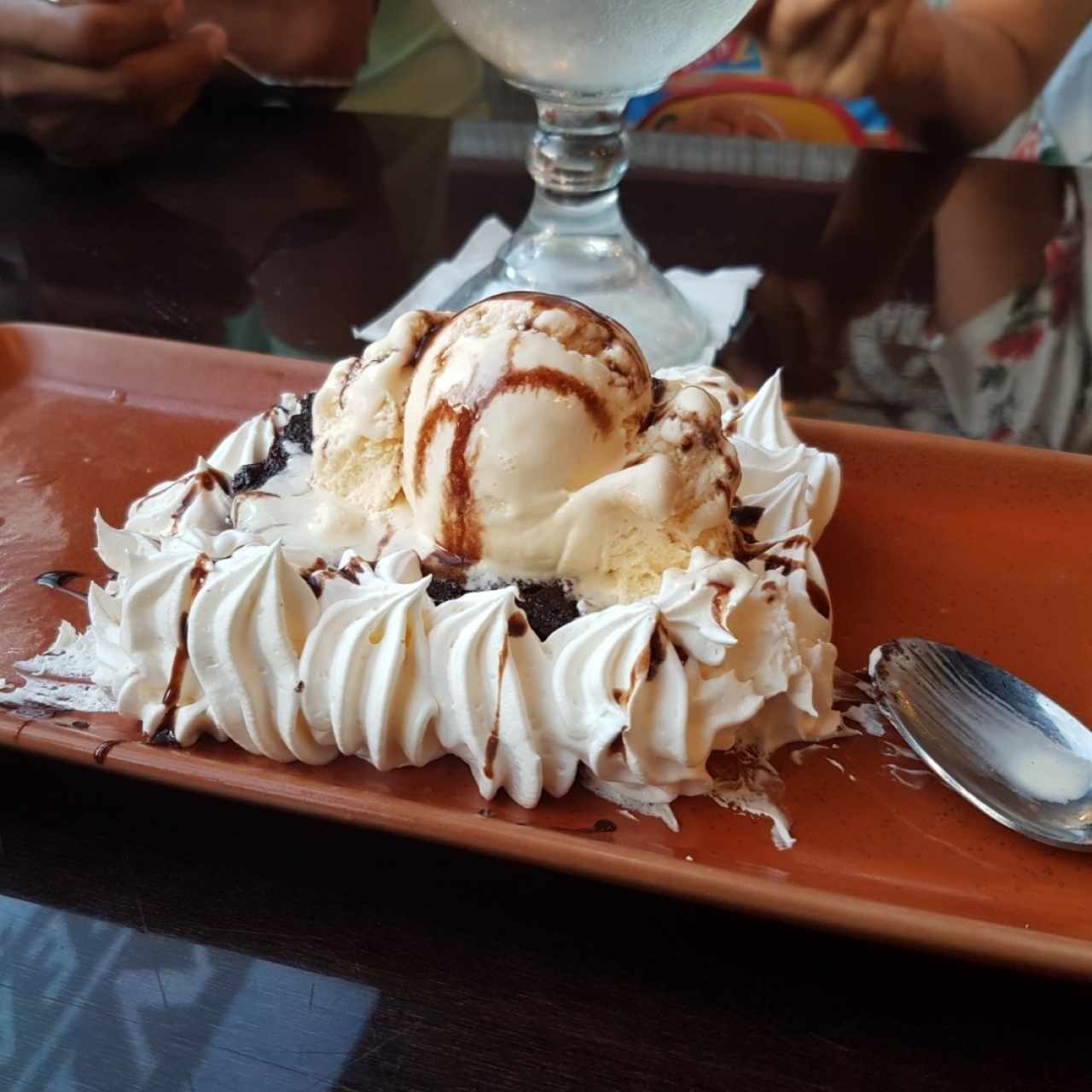 Brownie con helado