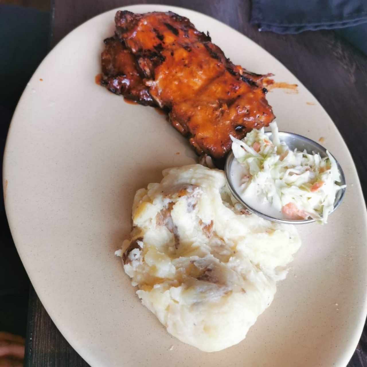 Baby Ribs con ensalada y puré 