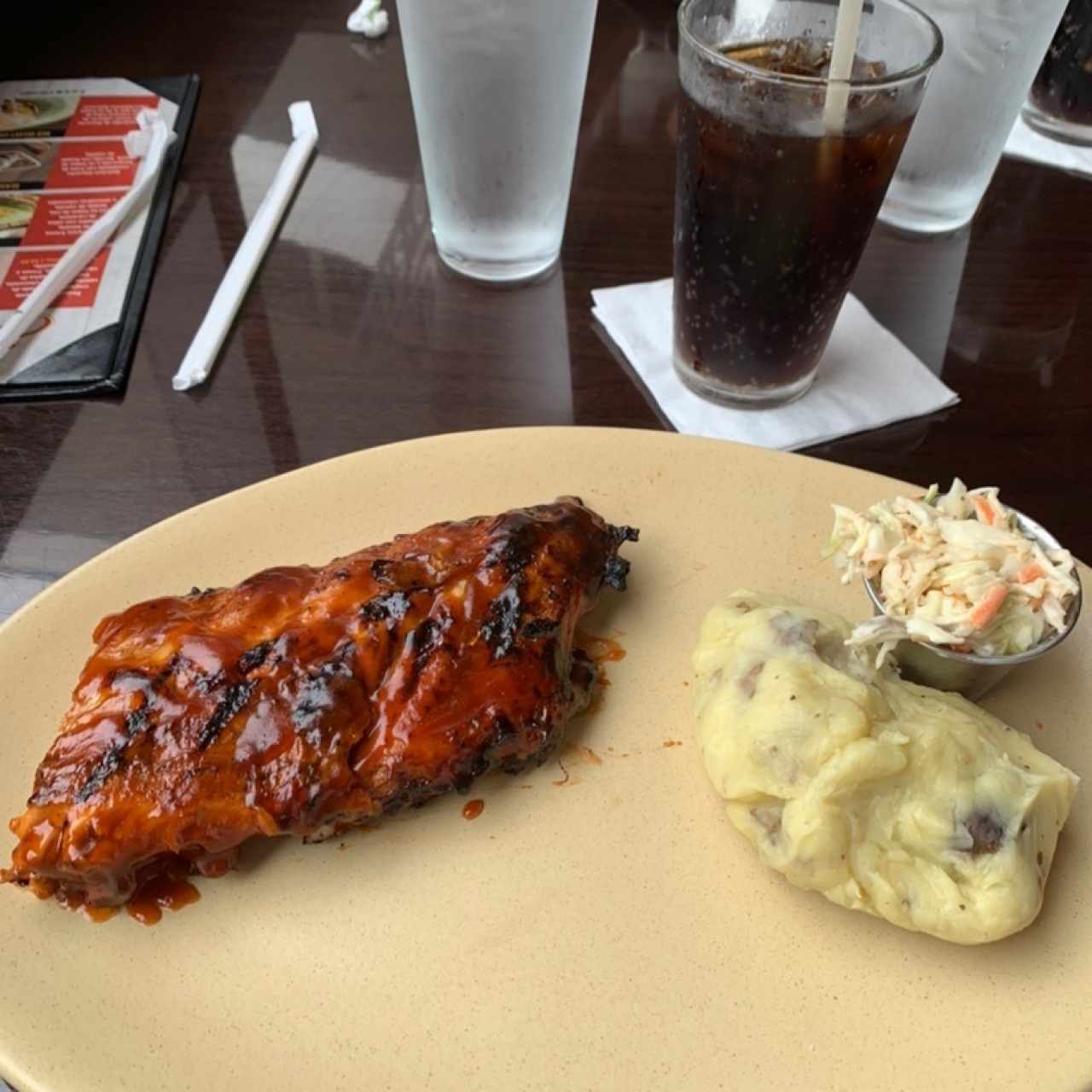 Ribs con puré de papas