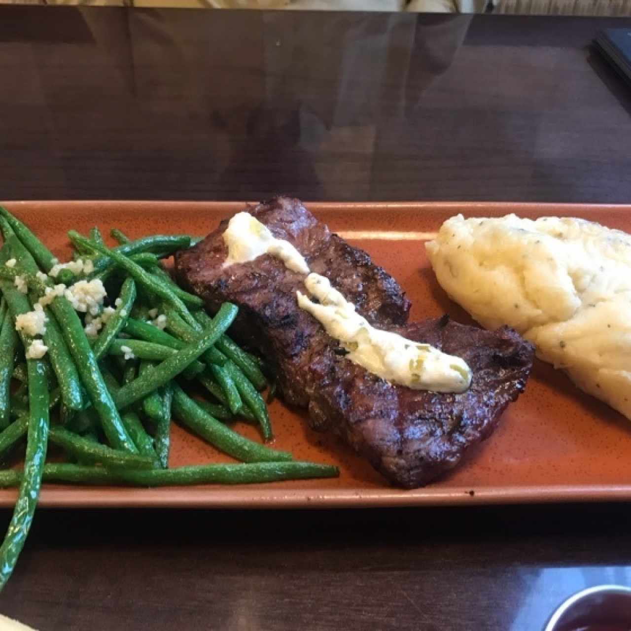 Sirloin con puré y esparragos