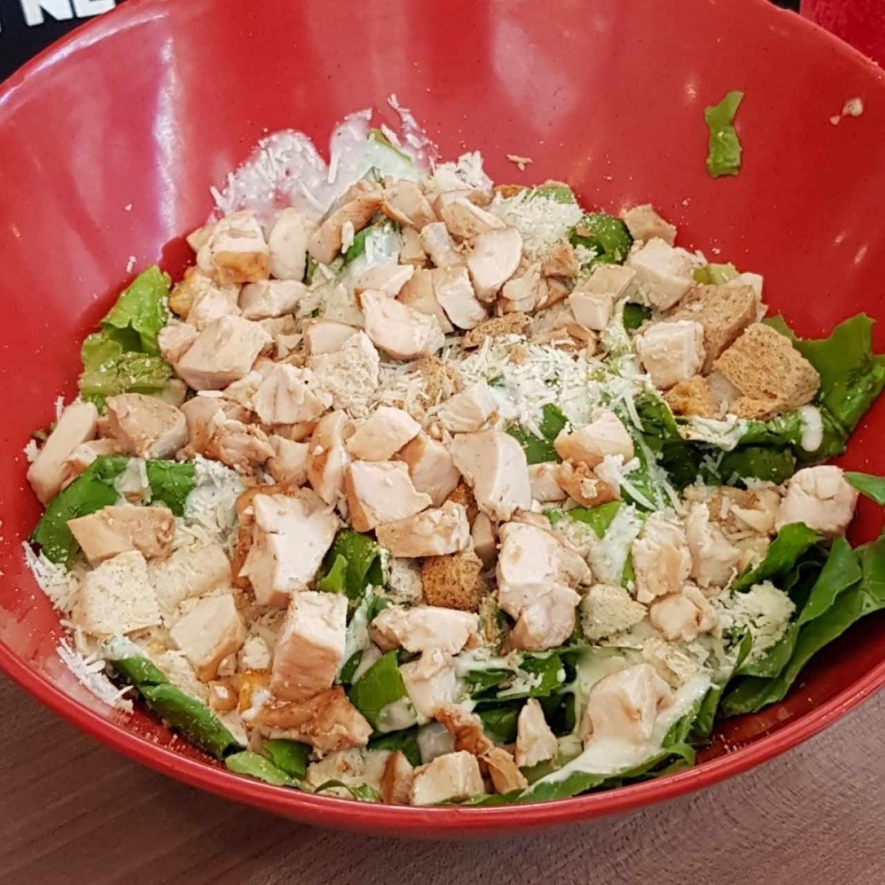 Ensalada Caesar con extra de pollo