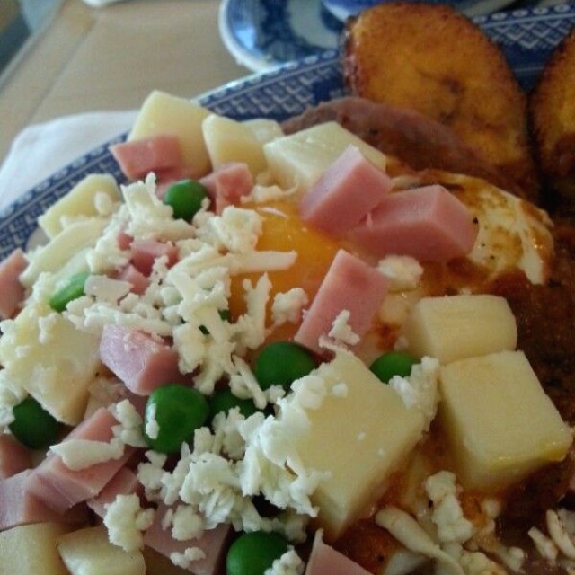 Huevos motuleños