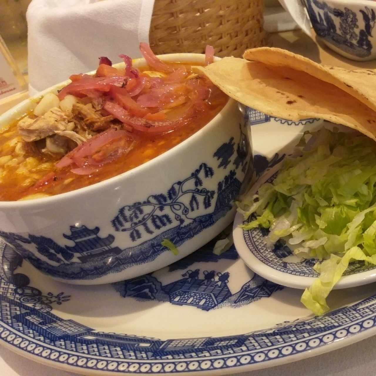 pozole Maya con cochinita pibil, carne y pollo