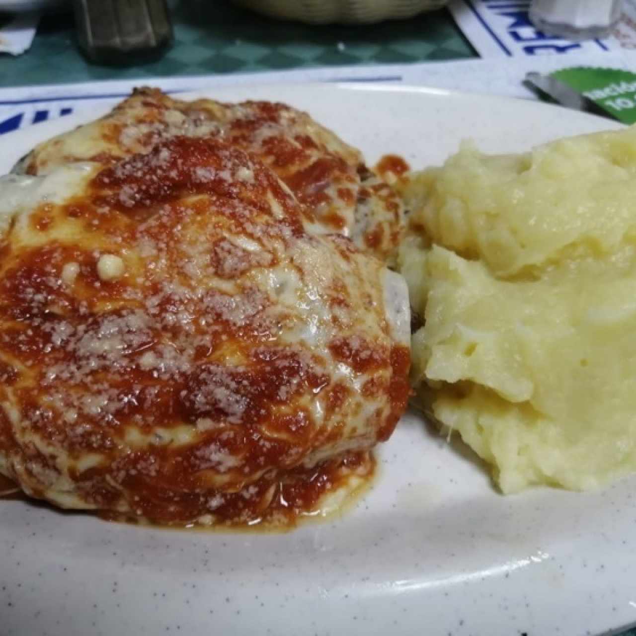 chuleta de puerco con jamon a la parmesana y pure 