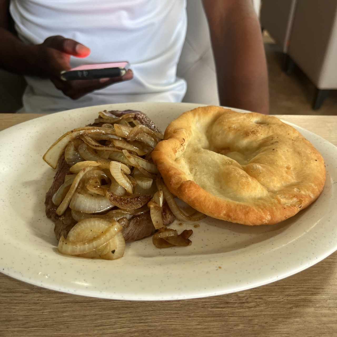 Desayunos - Bistec Encebollado