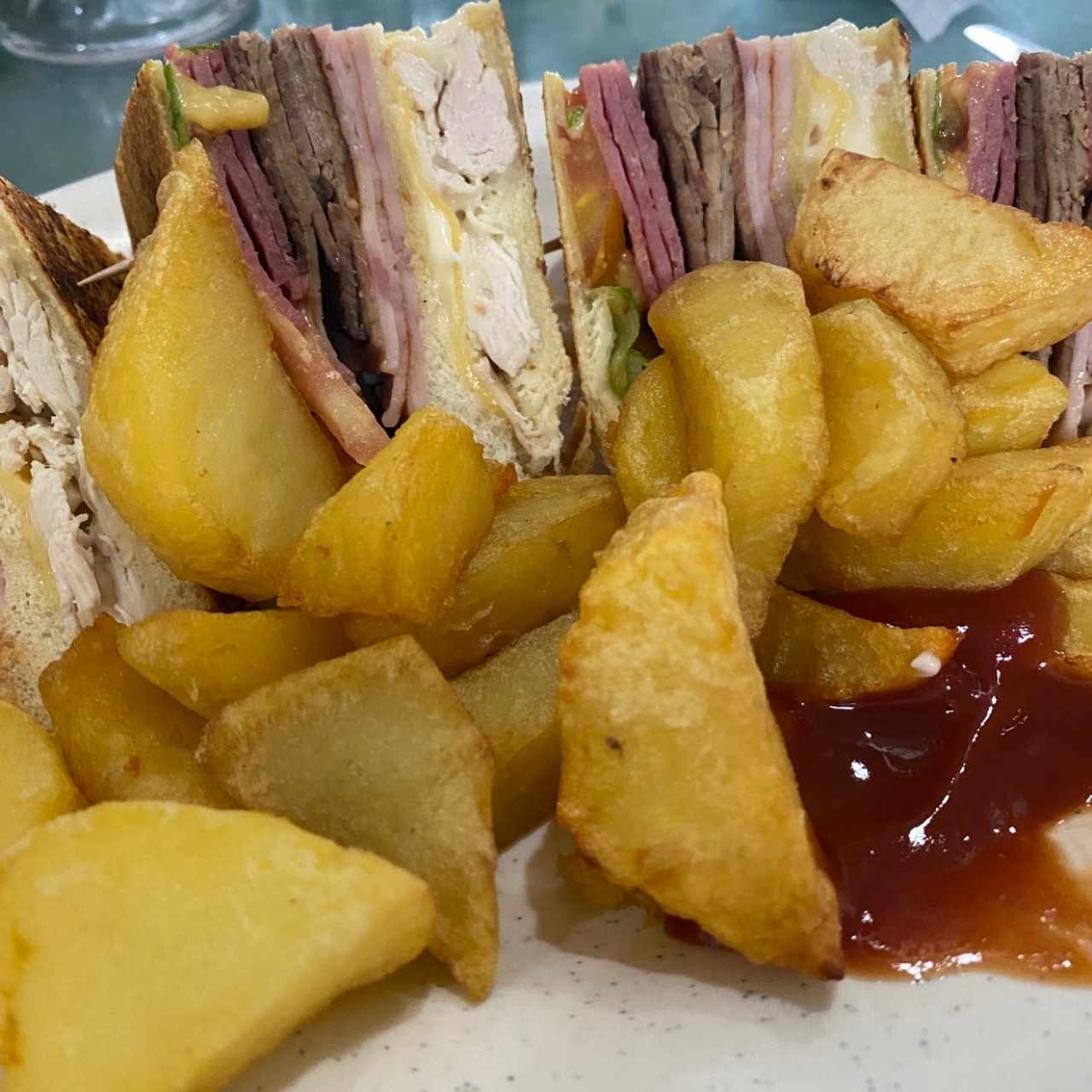 EMPAREDADOS - Club Sandwich