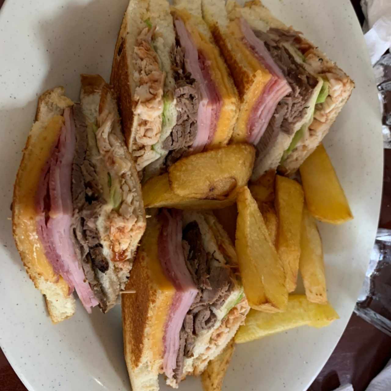 EMPAREDADOS - Club Sandwich