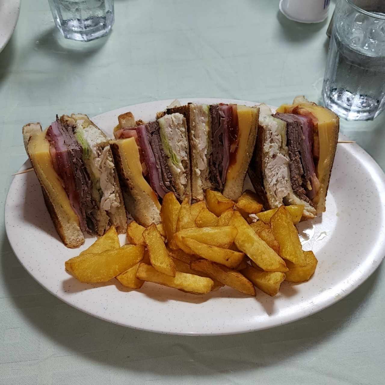 EMPAREDADOS - Club Sandwich