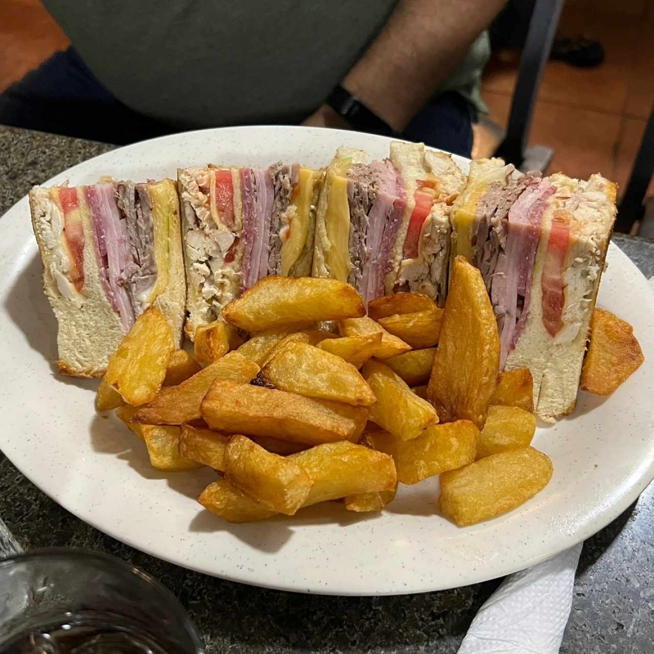 EMPAREDADOS - Club Sandwich