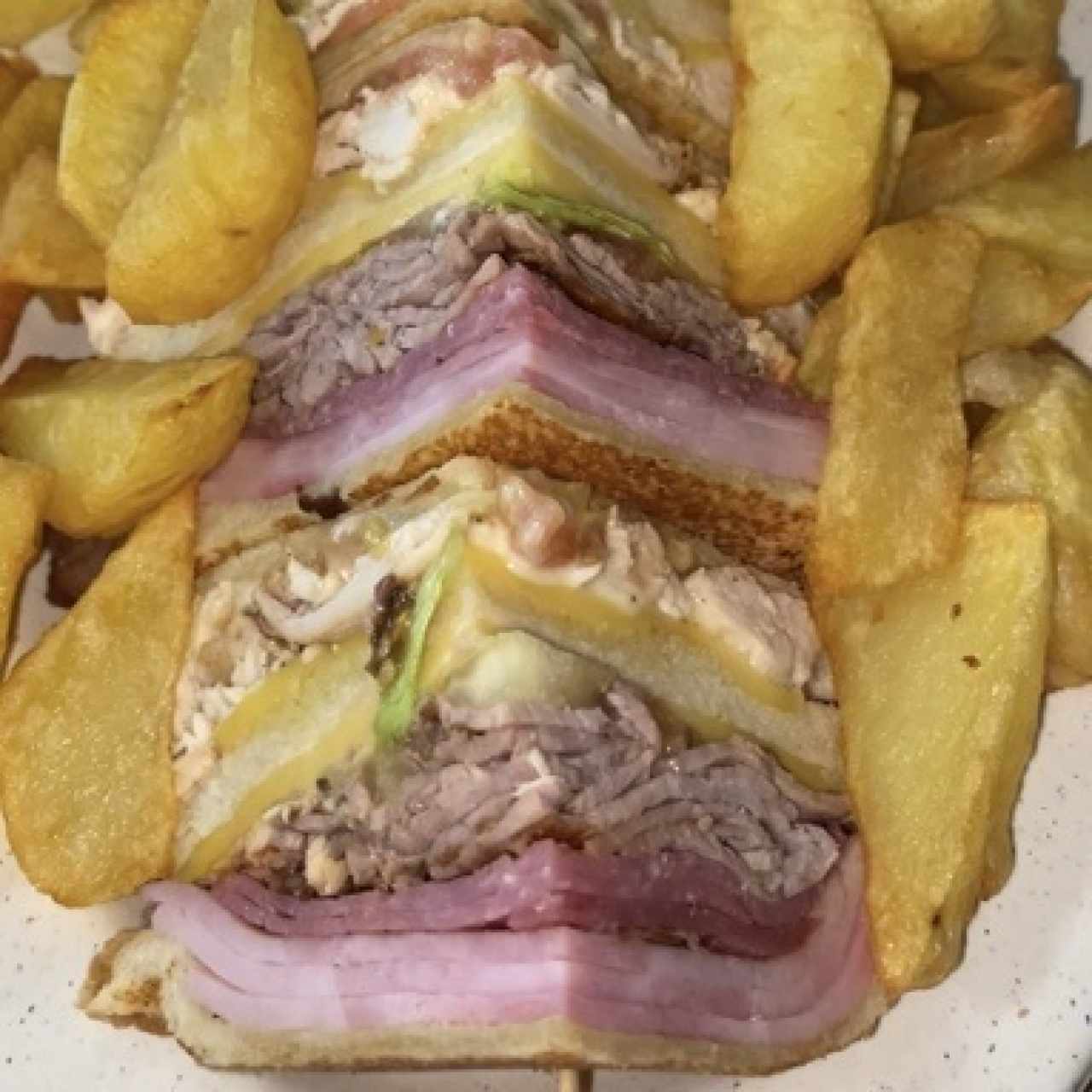 EMPAREDADOS - Club Sandwich