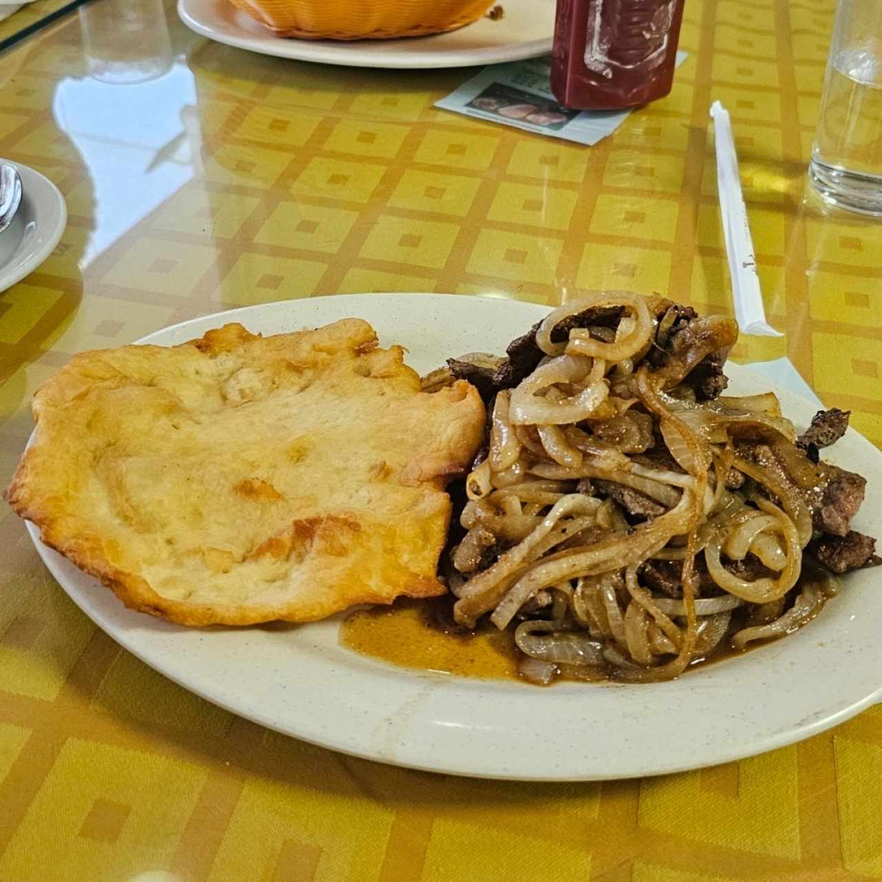 Bistec de Higado Encebollado