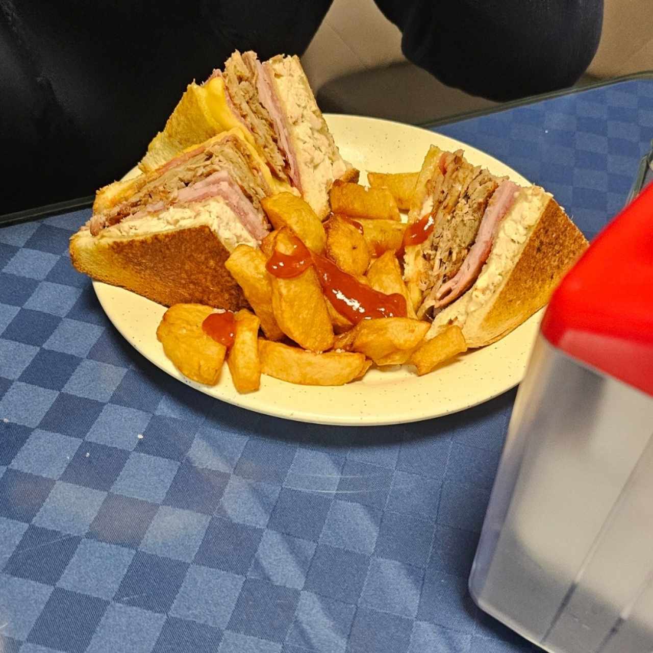 EMPAREDADOS - Club Sandwich