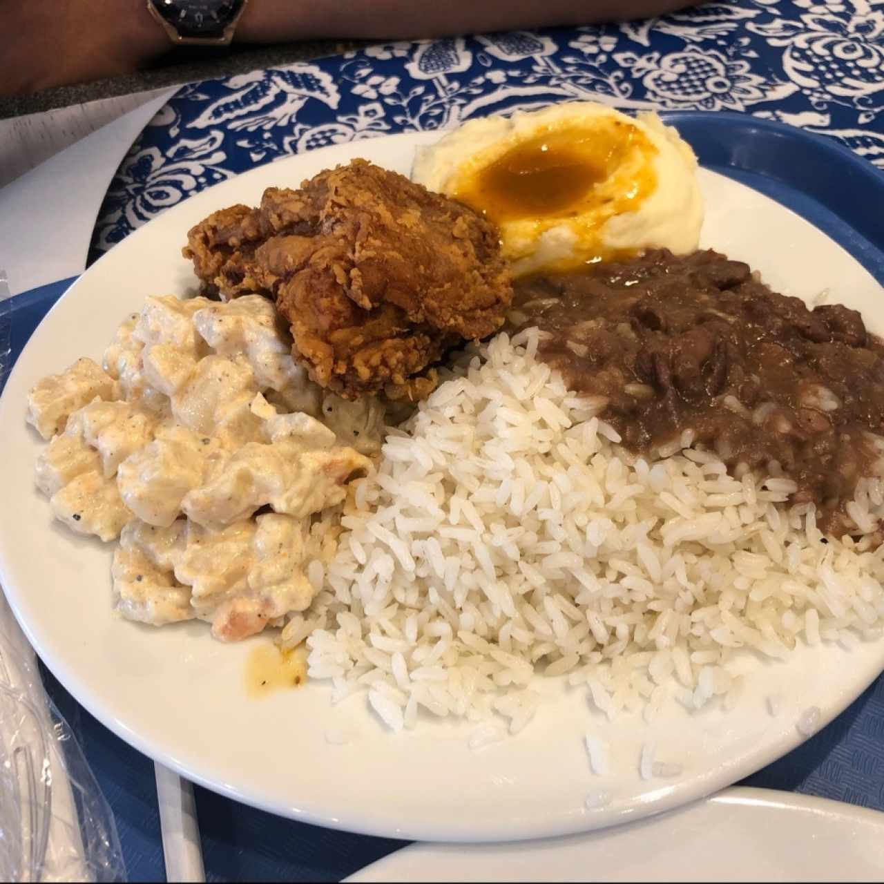 Ensalada de Papas, Pure, Arroz, Pollo Frito y Porotos! 