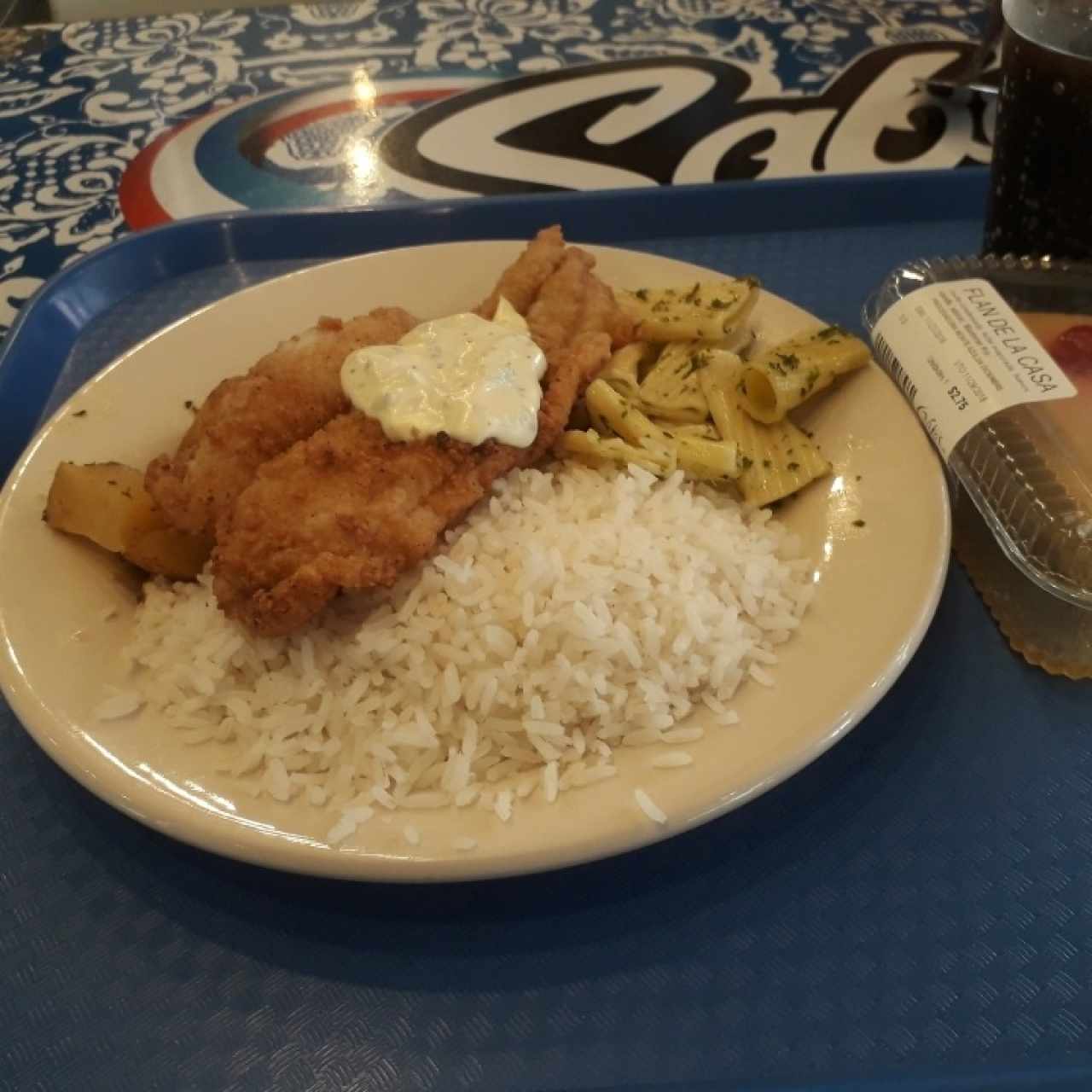 Filete de Pescado apanado con Arroz y Fideos 