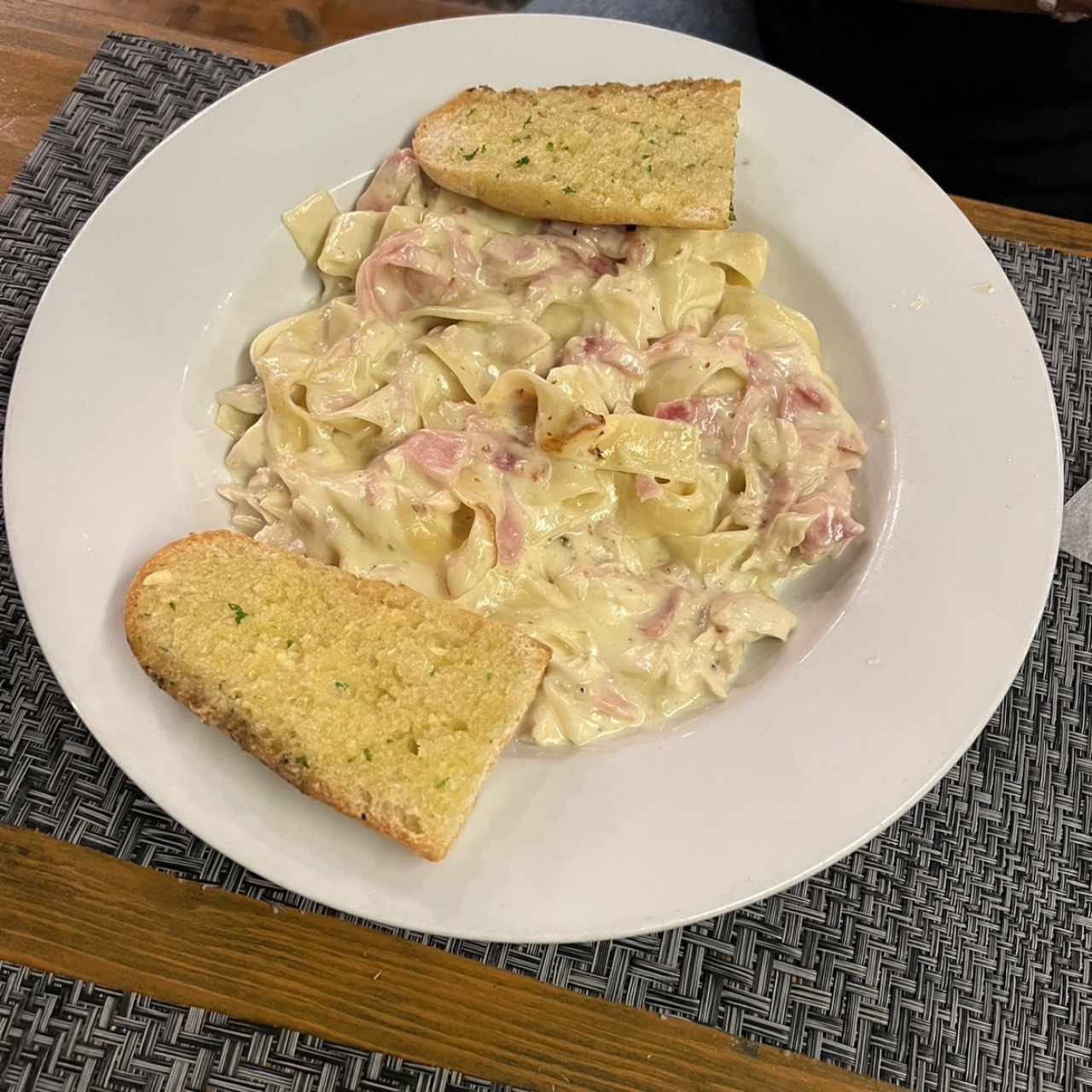 Paccheri Jamón Alfredo