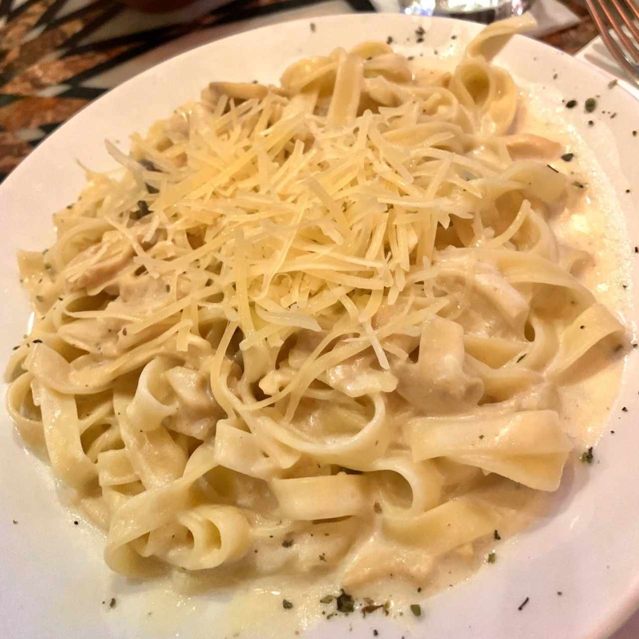 Fettuccine en salsa blanca con hongos 