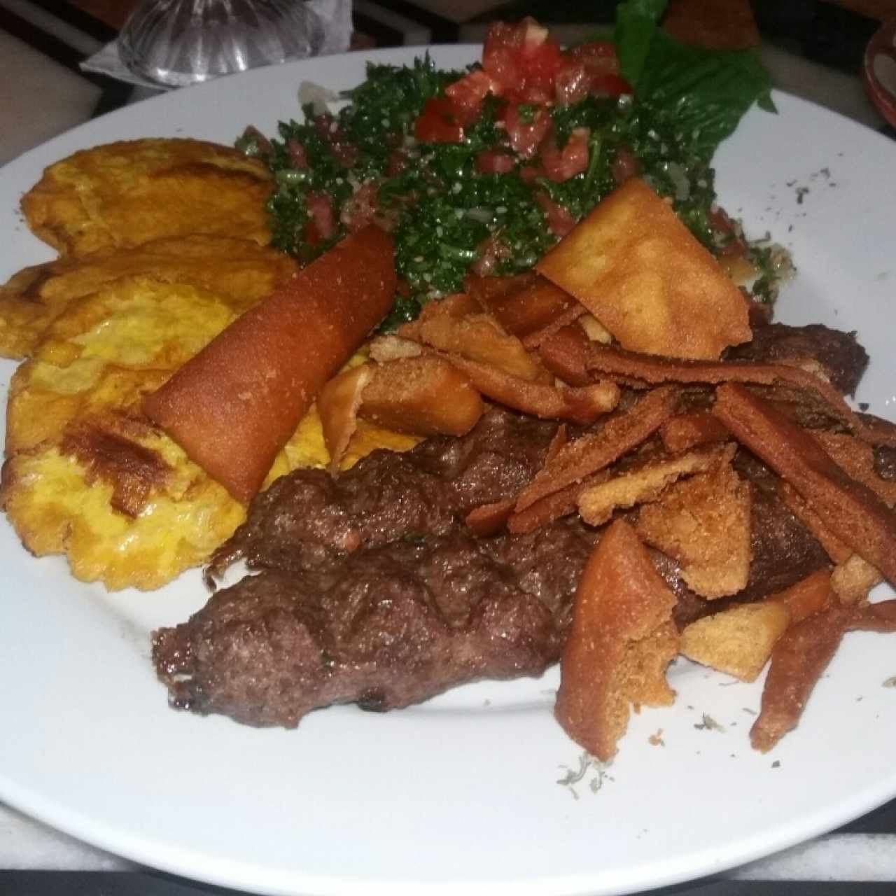 kafta de Cordero al Carbon, tabule, patacon