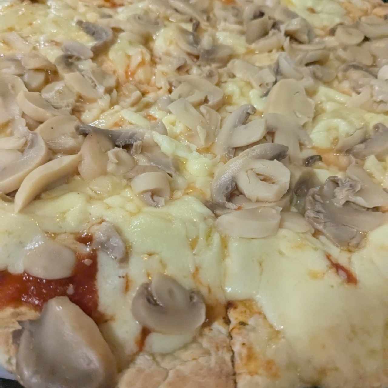 Pizzas Medianas - Pizza con Hongos