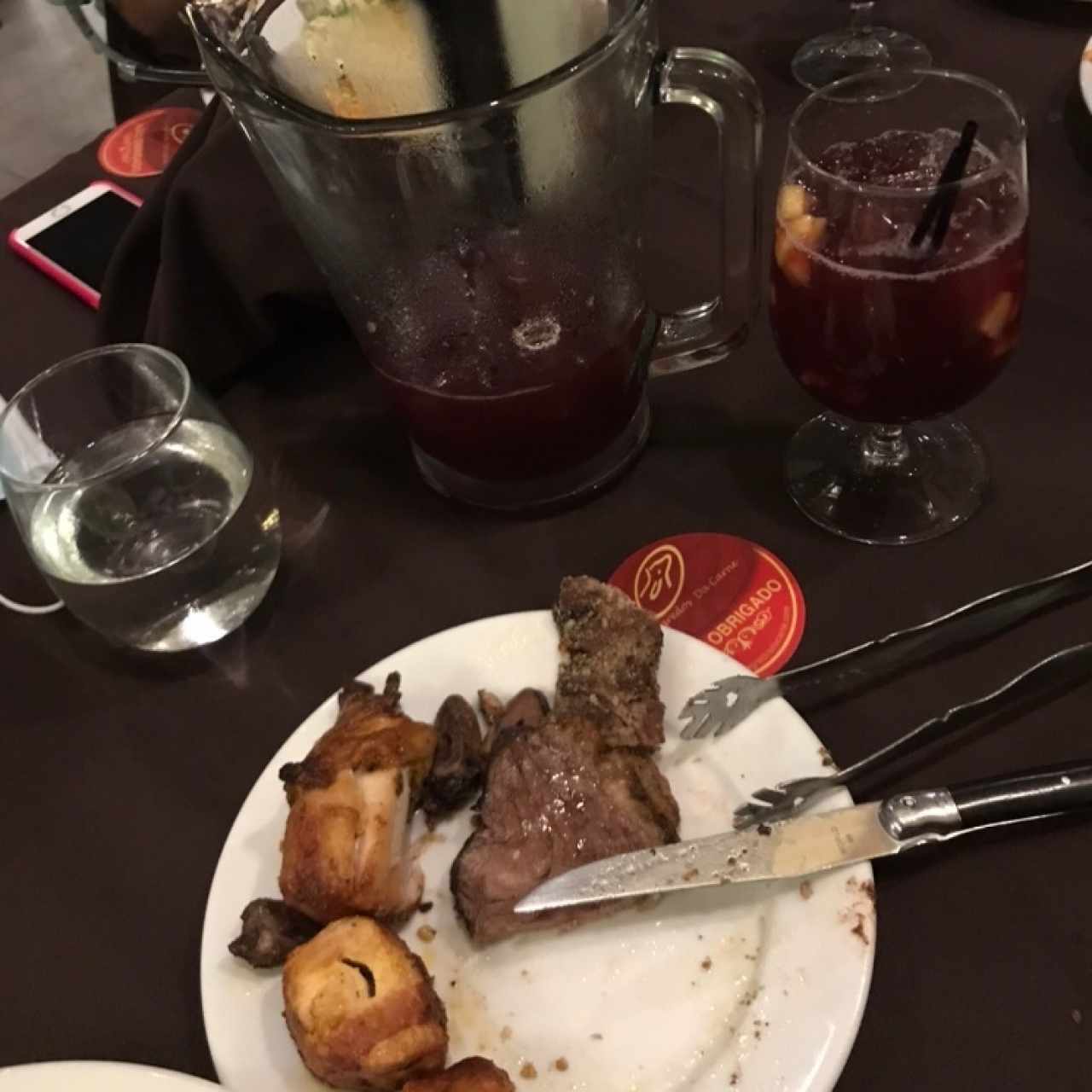 sangria y corte de carne, cerdo y pollo