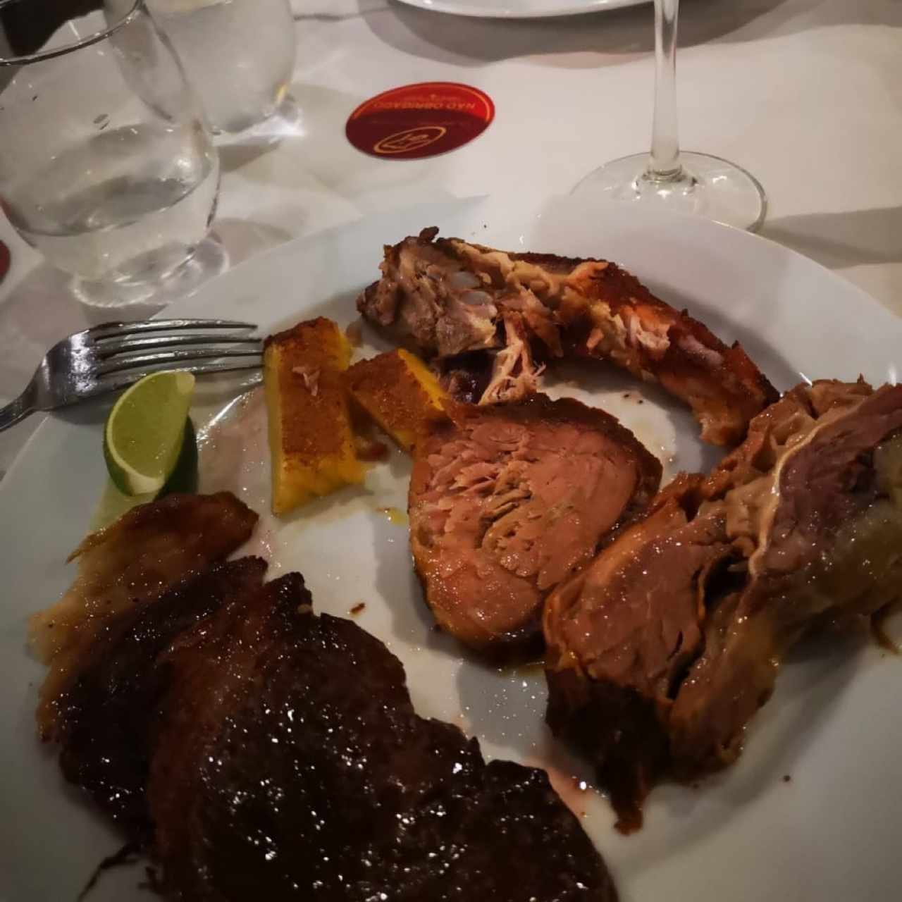 punta de palomilla, piña con anela, costilla de res , lomo de res, costilla de cerdo