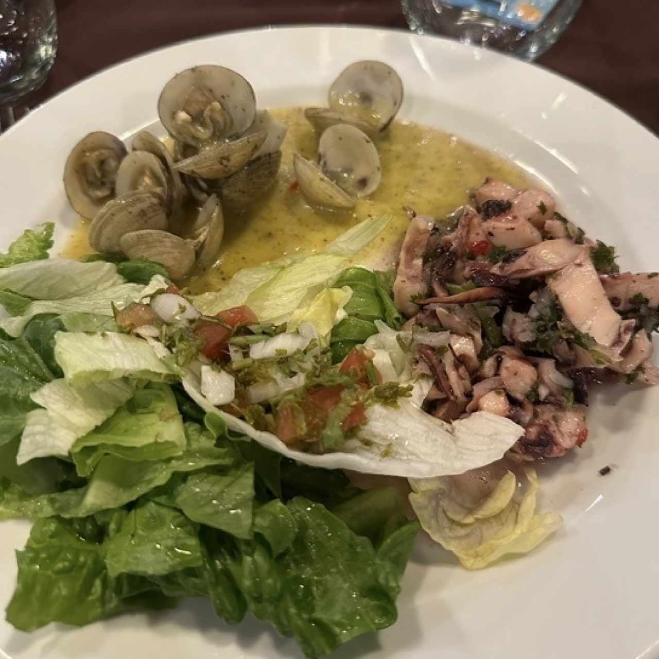 Almejas y ceviche de pulpo