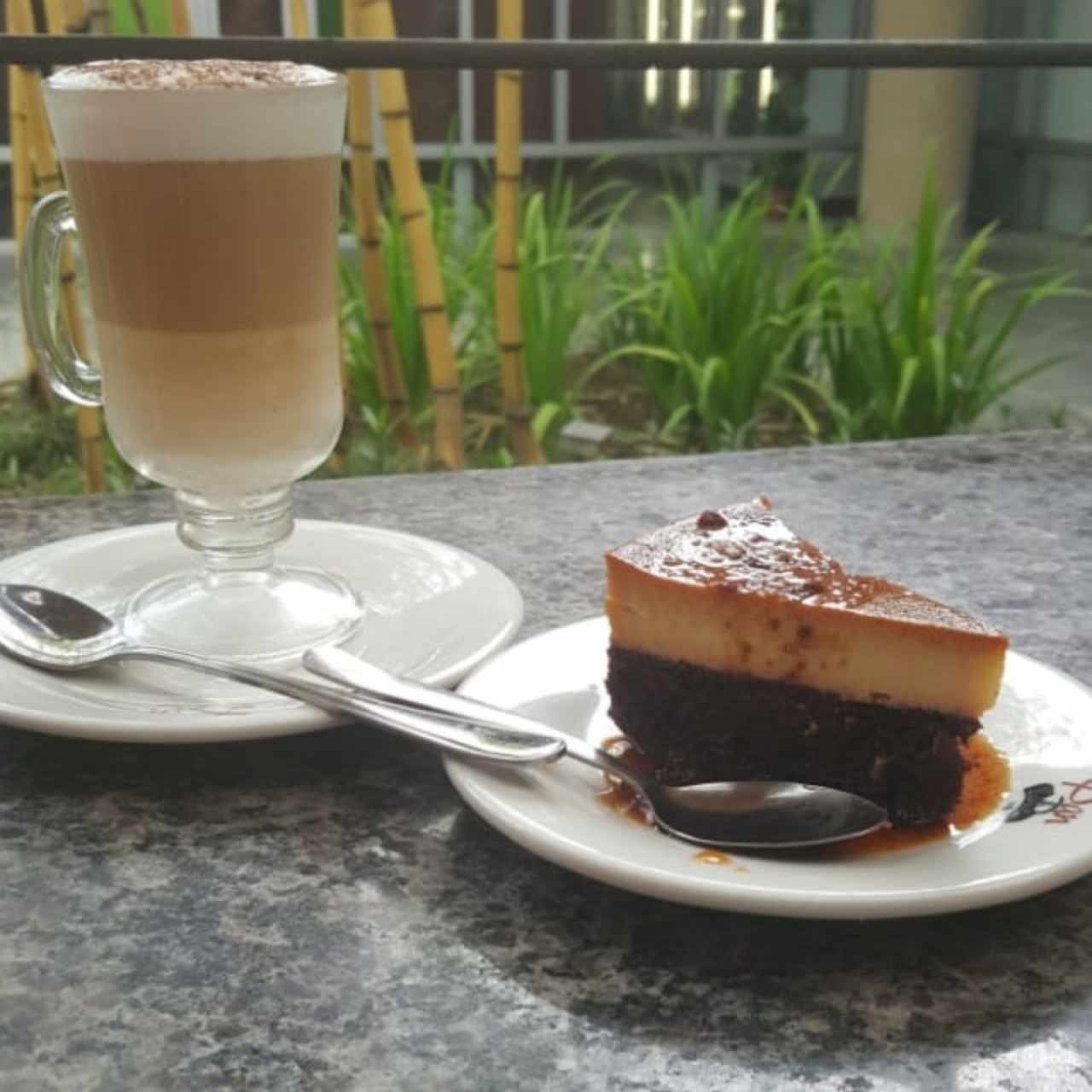 Capuchino y Flan