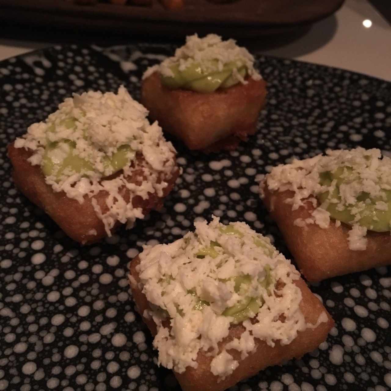 Carimañolas con aguacate y queso