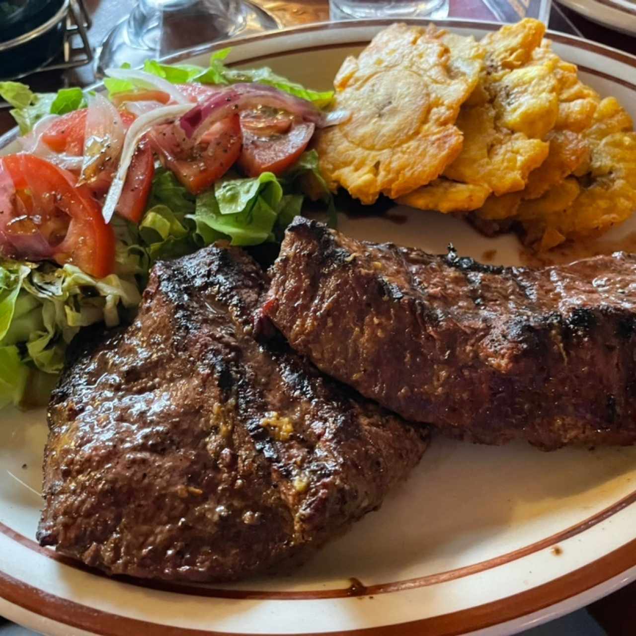 Picaña 3/4 con patacones y ensalada