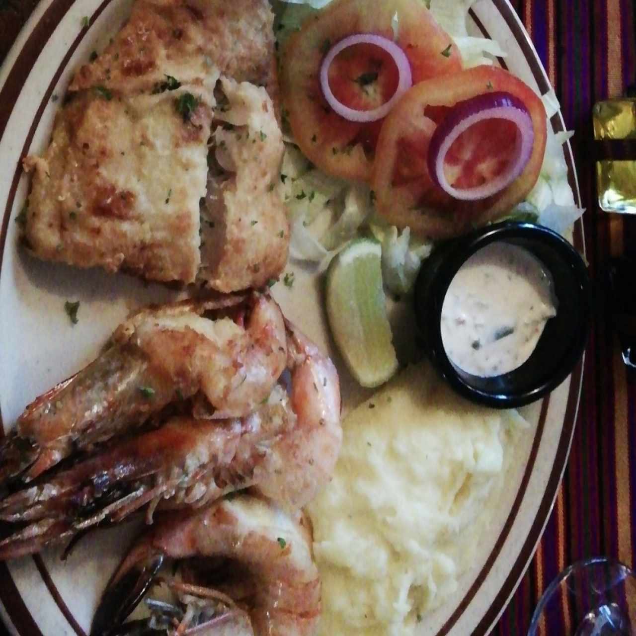 Platos Mixtos - Corvina y Camarones