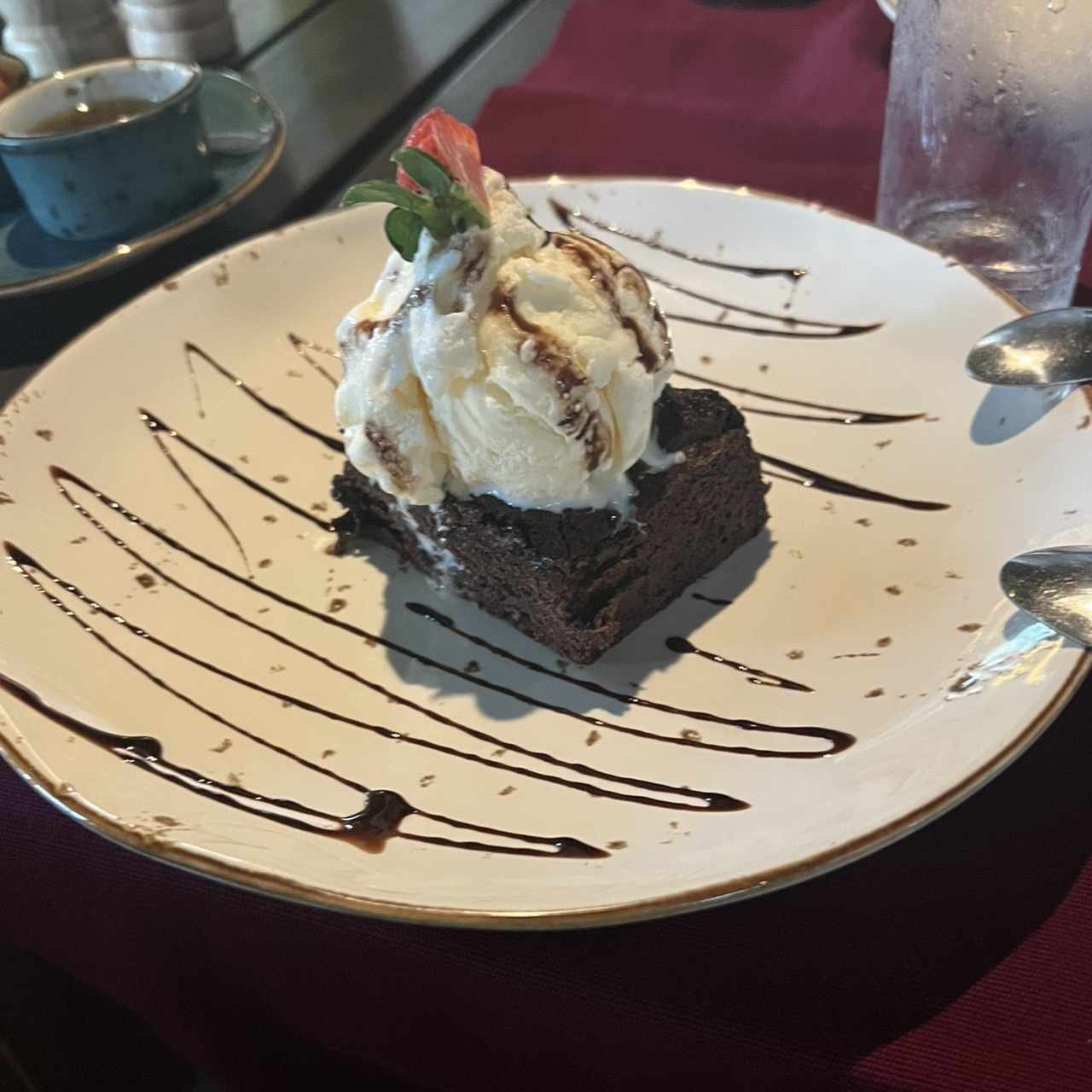 Brownie con helado