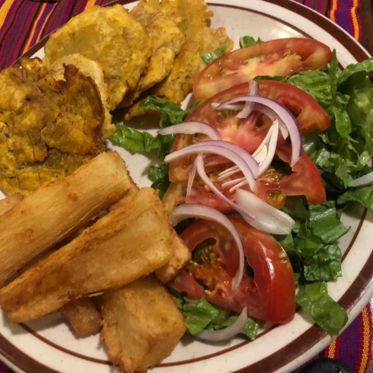 Guarniciones especiales - Yuca Frita - Patacones - Ensalada