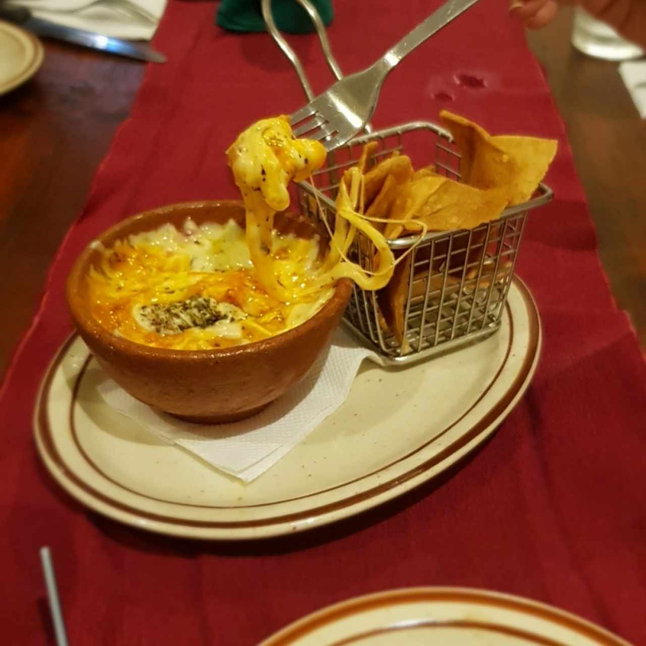 Queso Fundido con Chorizo