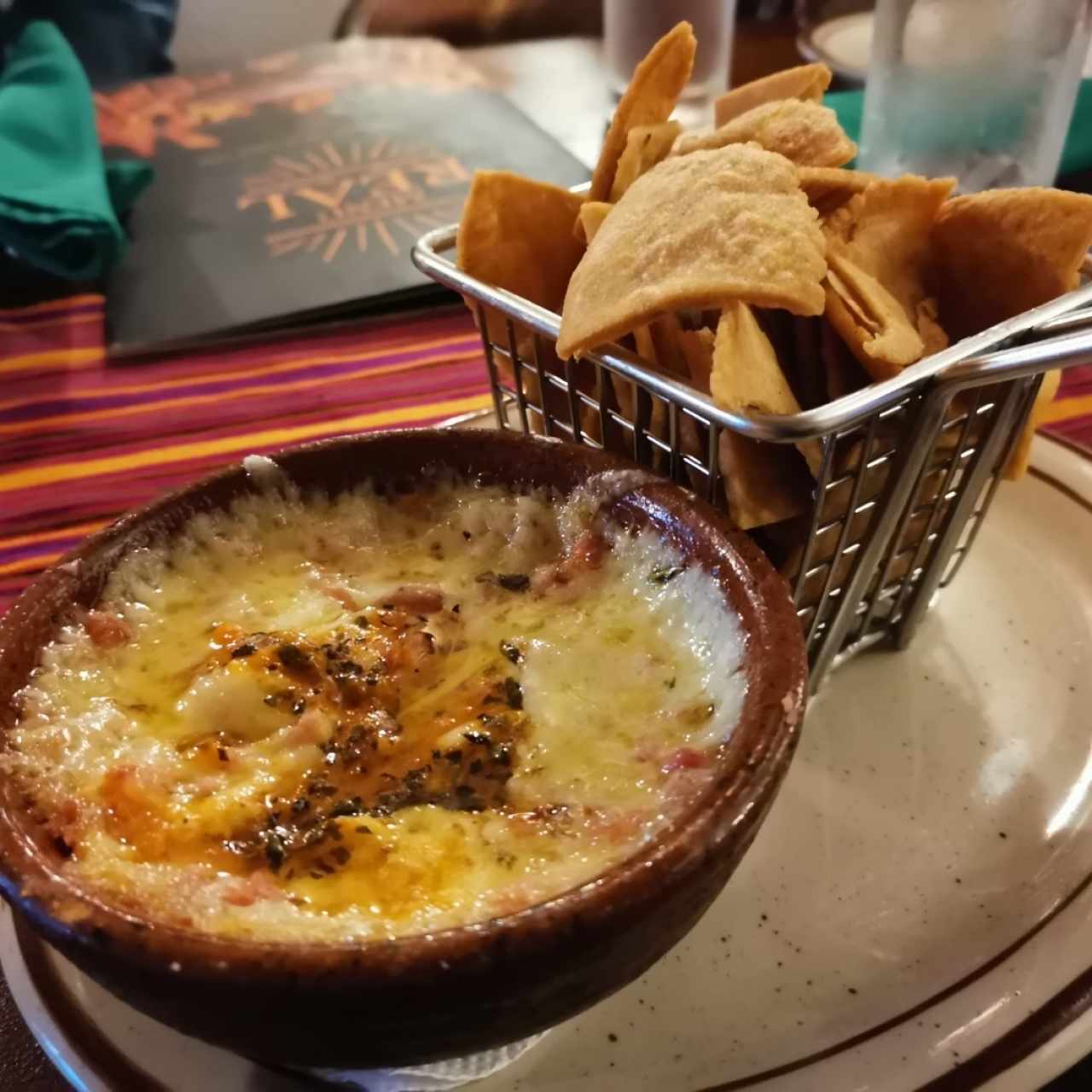 Queso Fundido con Chorizo