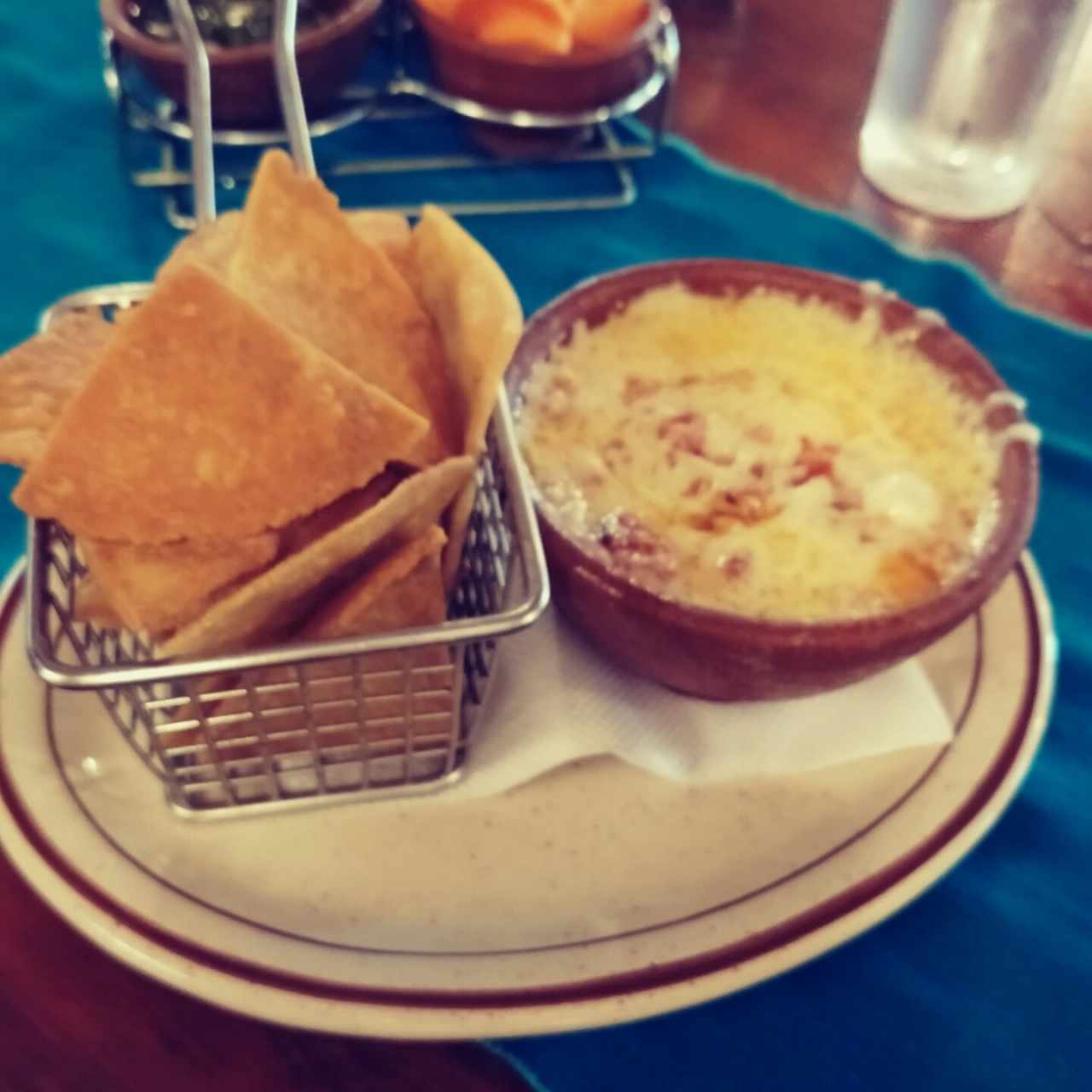 Queso Fundido con Chorizo