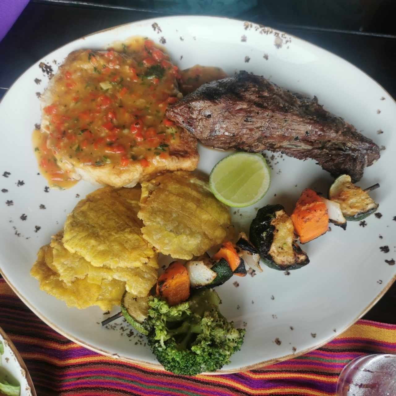 Filete de res y corvina